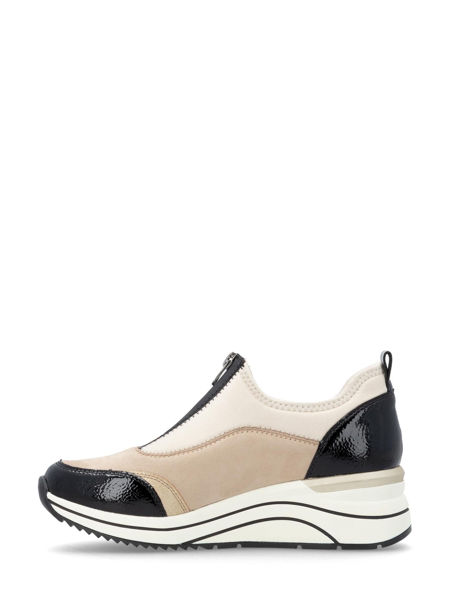 04961 Remonte High Soft Multi Sneaker Beige har en beige semsket overdel, svarte patentdetaljer på tå og hæl, kremfarget ankelstoff og en kraftig hvit/svart såle – ideell for Remonte-fans som ønsker stilige damesko.