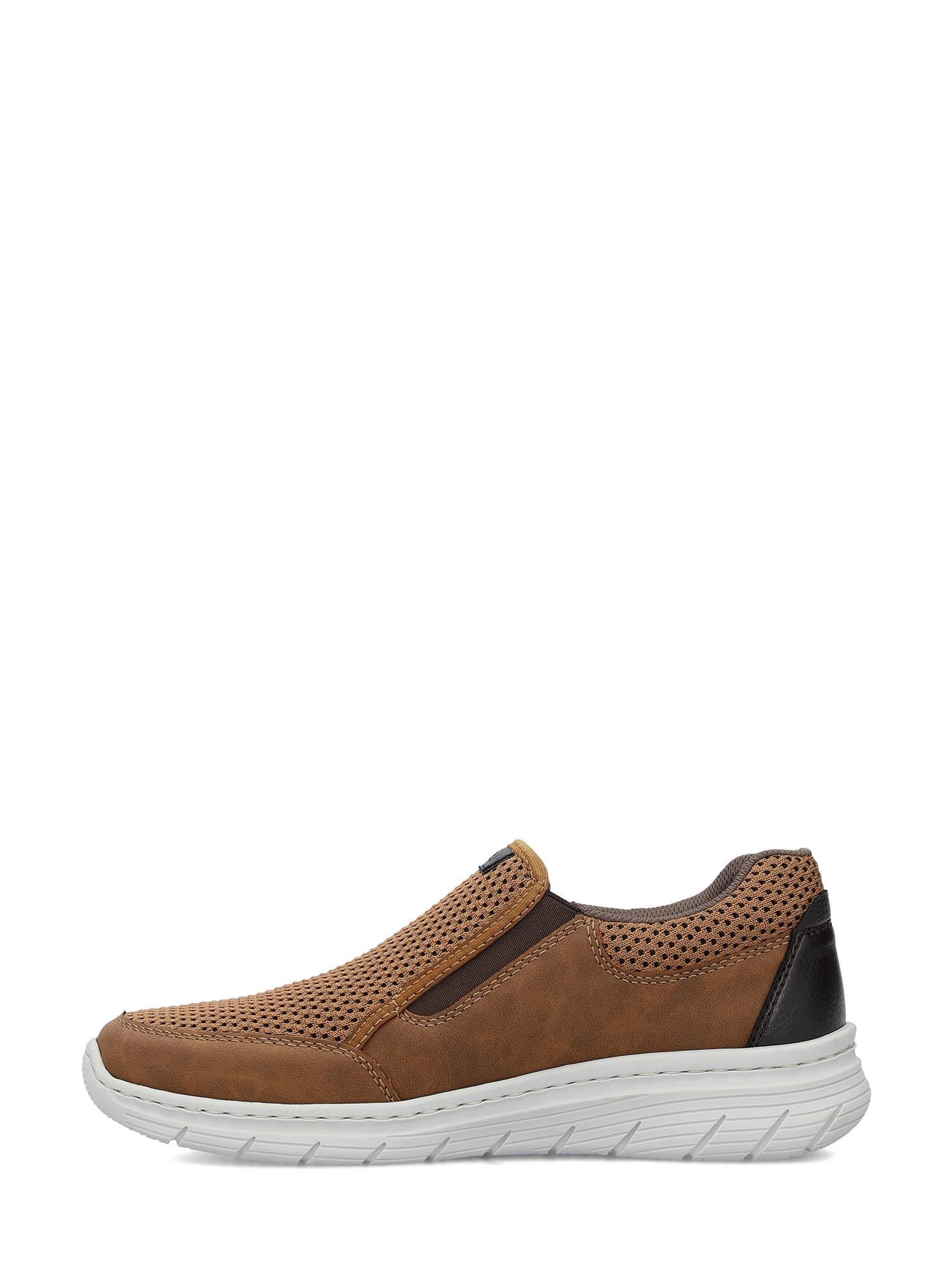 07529 Rieker Slip-on Antistress Brown fra Rieker Comfort & Style har en perforert brun overdel, hvit polstret Antistress-såle og mørkebrun hældetalj, vist i sideprofil mot en hvit bakgrunn.