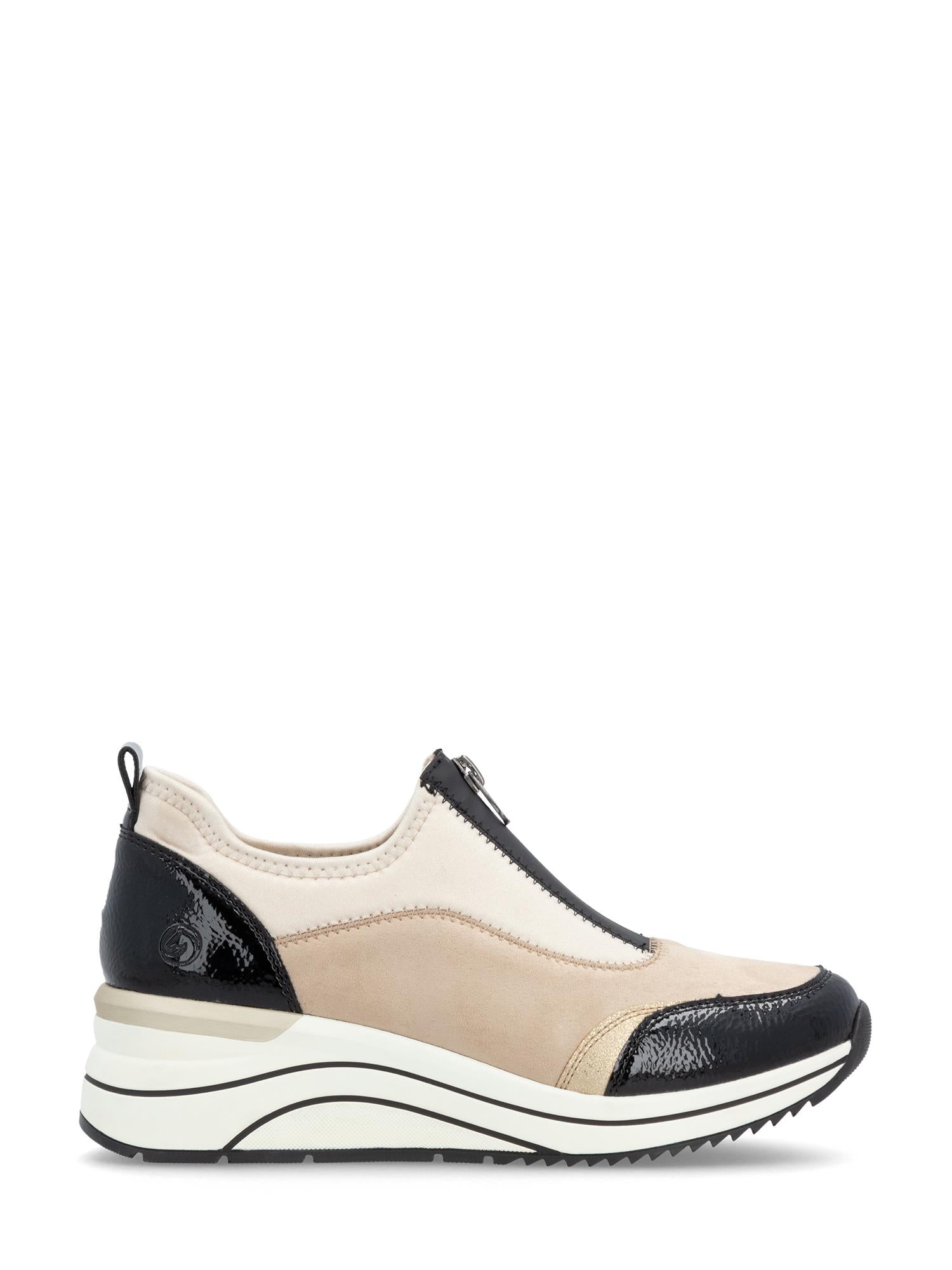 Sidevisning av 04961 Remonte High Soft Multi Sneaker Beige – en slip-on damesko med glidelås, hvit og svart platåsåle, hælflik og teksturerte svarte detaljer på tå og hæl for et stilig utseende. Merke: Remonte.