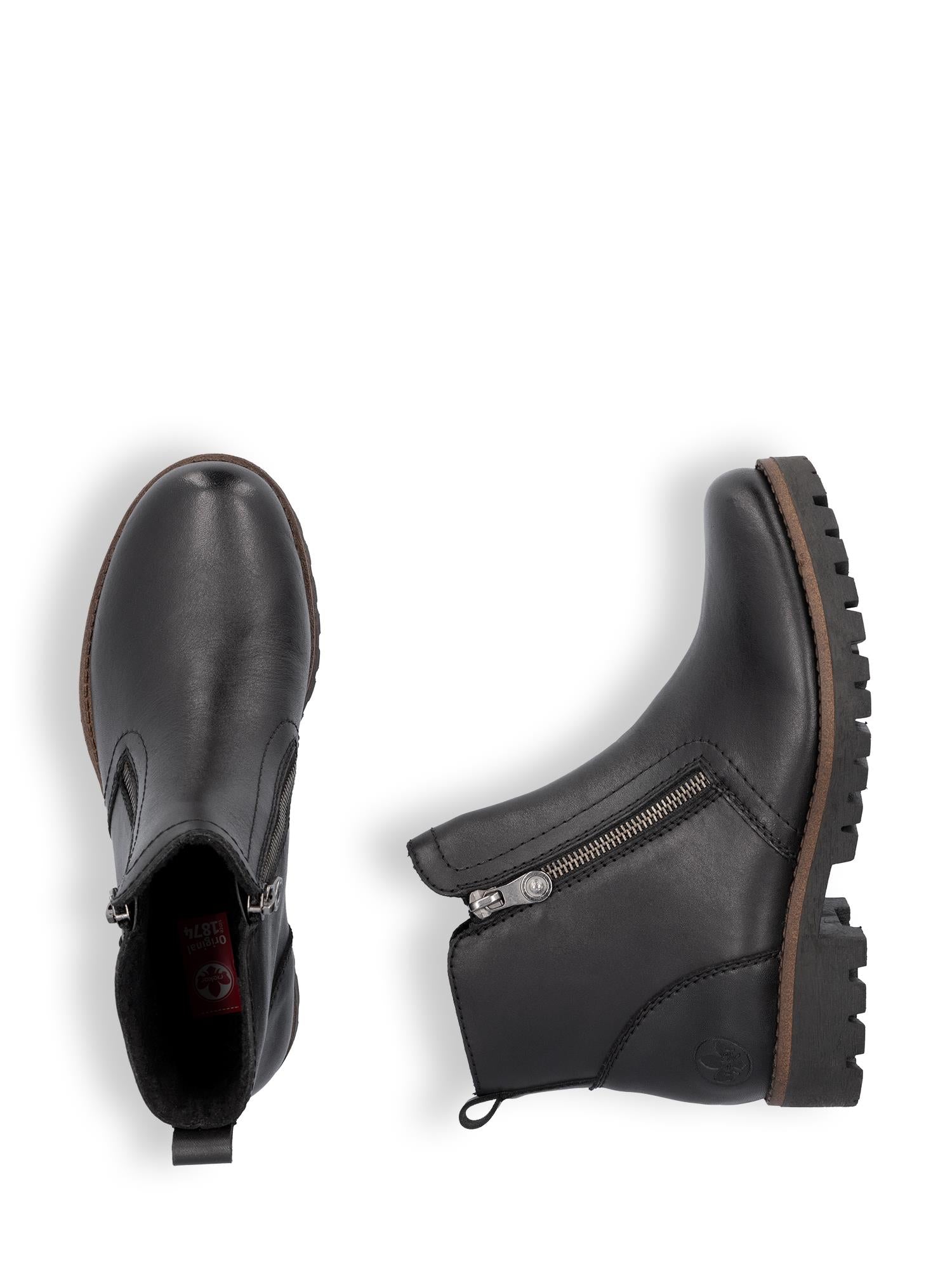 To svarte 04739 Rieker Zip Boots Leather Varmfôret fra Rieker vises fra oven og fra siden, med glidelås, såler, brune mellomsåler og varmt vinterfôr mot en hvit bakgrunn.