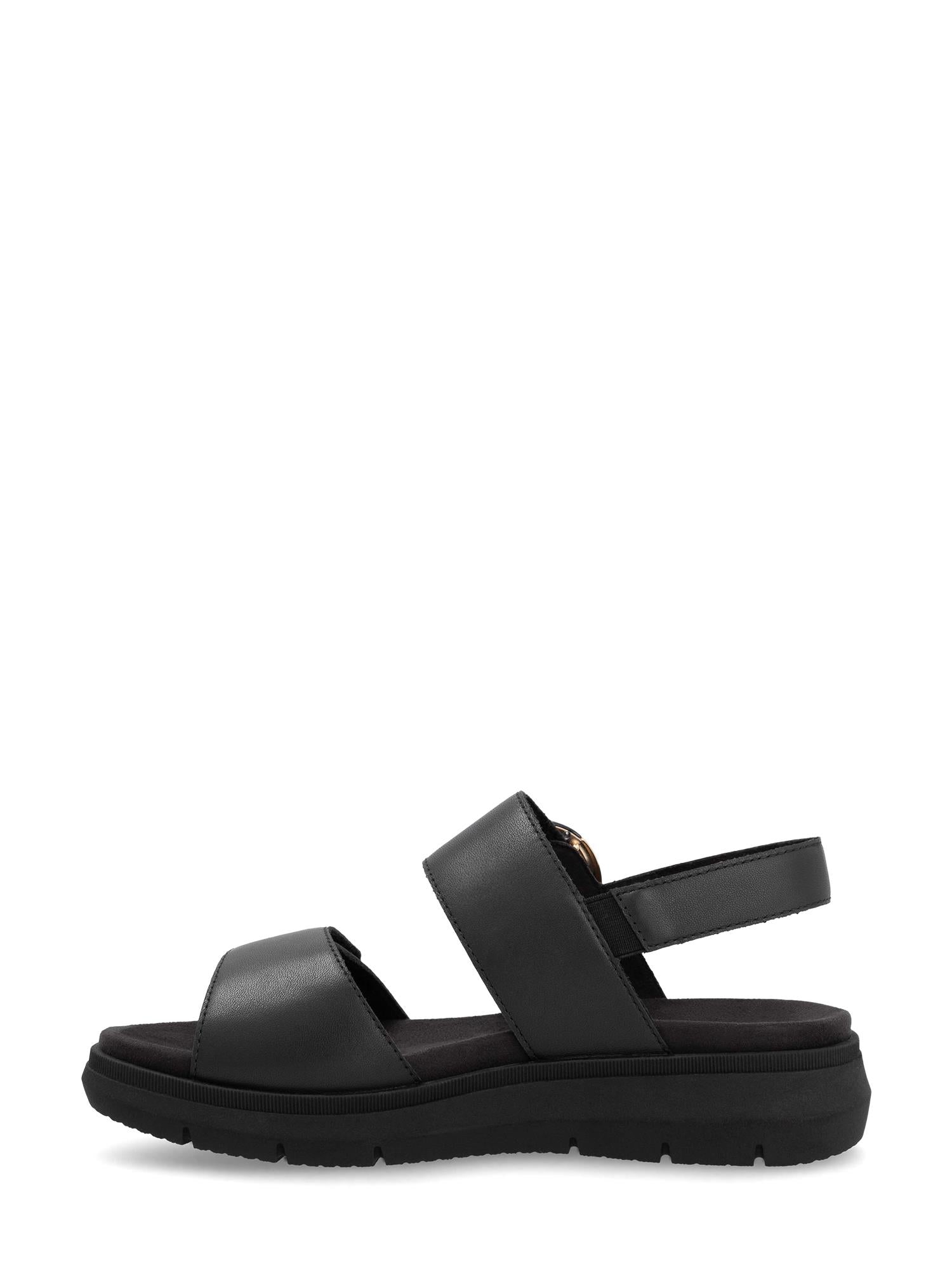 Remonte 03140 Capri Sandal Black har en tykk såle, brede tå- og vristremmer for ekstra komfort, samt en slingback-hælrem. Vist i sideprofil på hvit bakgrunn.