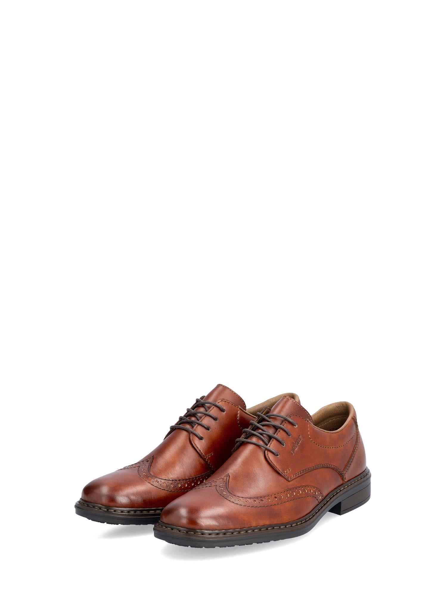 Et par 04932 Rieker Dublin Leather Brown Dressko fra Rieker Comfort & Style, med brogue-detaljer, svarte såler, brune lisser og innovativ antistress-teknologi - vist side om side på en vanlig hvit bakgrunn.